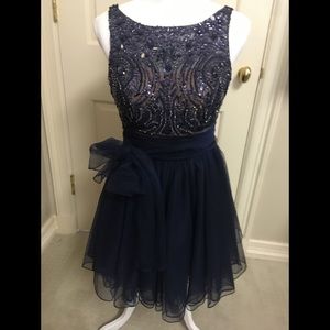 Designer SHERRi HILL- Cocktail Dress in NAVY